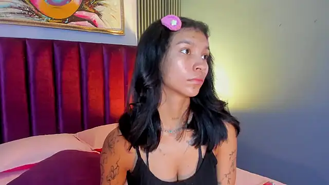 LauraAristizabal online show from November 28, 2025, 12:27 pm