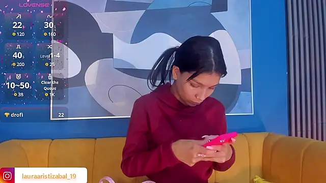 LauraAristizabal online show from March 6, 2025, 1:35 pm