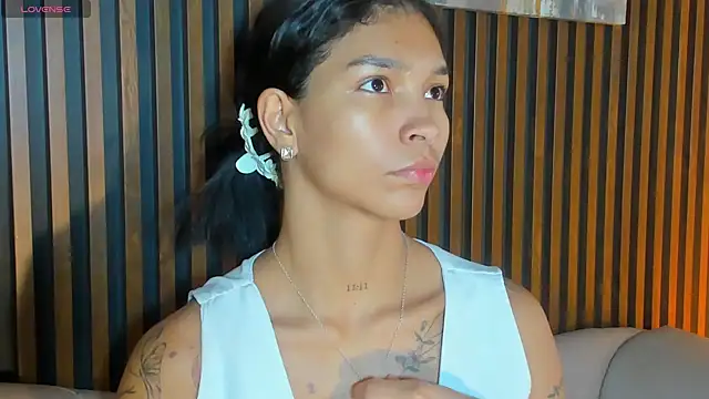 LauraAristizabal online show from February 24, 2026, 12:28 pm