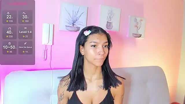 LauraAristizabal online show from November 11, 2025, 12:55 pm