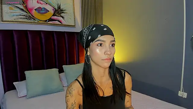 LauraAristizabal online show from March 27, 2026, 12:28 pm