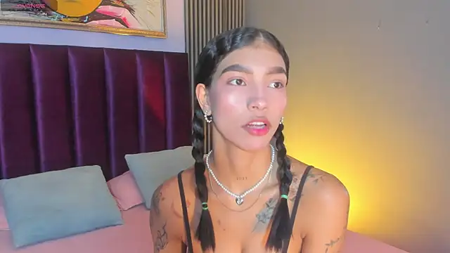 LauraAristizabal online show from May 19, 2026, 11:50 am