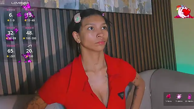 LauraAristizabal online show from October 9, 2025, 12:49 pm