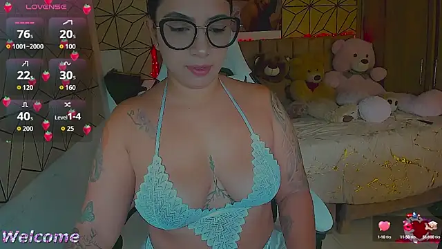 vane lopez  online show from October 7, 2025, 5:47 pm