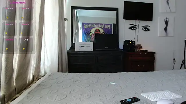 Snapshot of MINI_Petite chatting on October 12, 2025, 5:36 pm MINI Petite online show from October 12, 2025, 5:36 pm