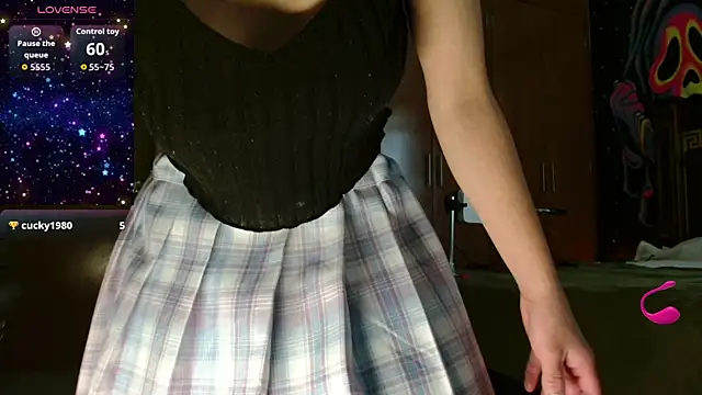 Snapshot of MINI_Petite chatting on October 16, 2025, 6:27 pm MINI Petite online show from October 16, 2025, 6:27 pm