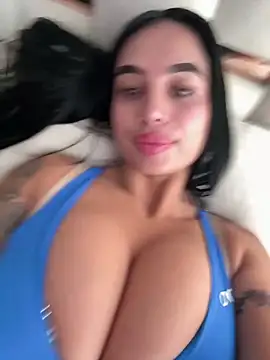 perla kem  online show from October 9, 2025, 6:41 pm