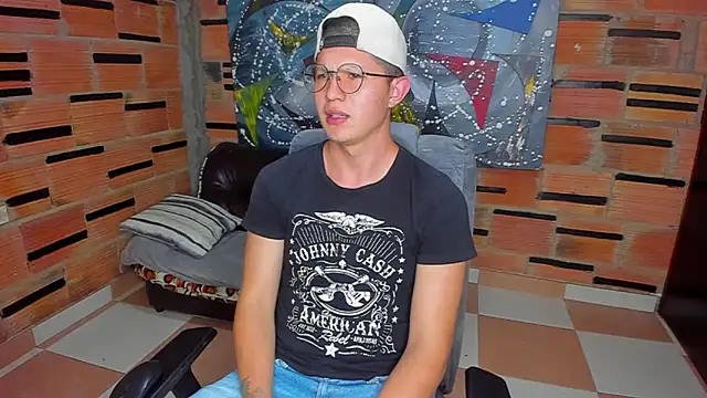 Snapshot of patrik_027 chatting on February 12, 2025, 10:26 pm patrik 027 online show from February 12, 2025, 10:26 pm