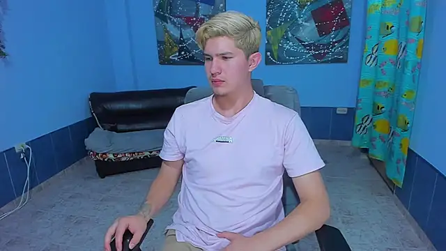 Snapshot of patrik_027 chatting on October 13, 2025, 8:10 pm patrik 027 online show from October 13, 2025, 8:10 pm