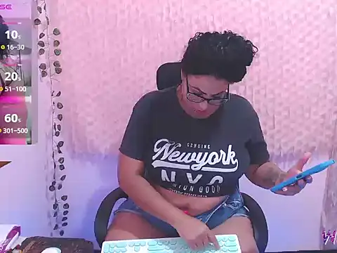 Snapshot of mature_beautifull chatting on September 25, 2025, 1:11 am mature beautifull online show from September 25, 2025, 1:11 am