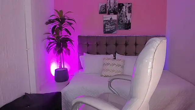 Snapshot of Stefhanyblow chatting on February 25, 2025, 9:26 pm Stefhanyblow online show from February 25, 2025, 9:26 pm