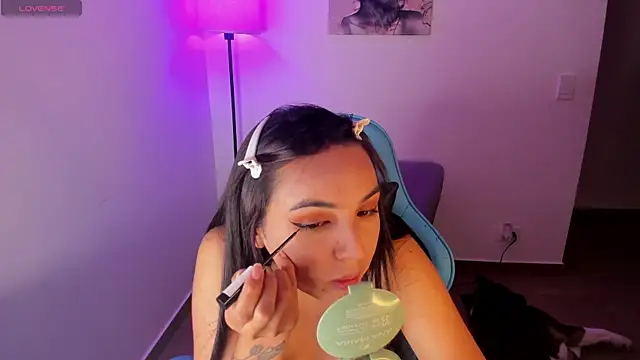Miss Nicole online show from May 19, 2026, 1:10 am