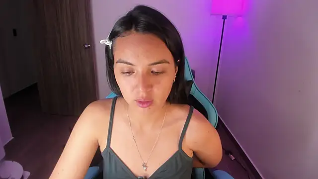 Miss Nicole online show from December 2, 2025, 7:15 pm