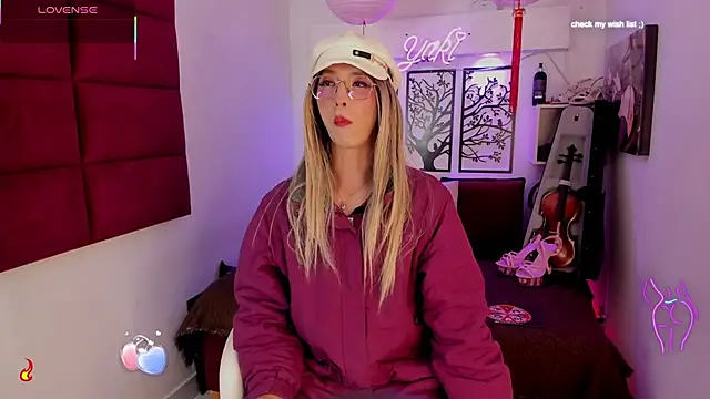 Snapshot of Yaki_Tai chatting on September 22, 2025, 3:29 pm Yaki Tai online show from September 22, 2025, 3:29 pm