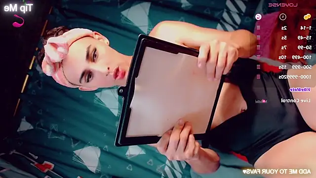 Snapshot of CharlotteBigCock chatting on October 25, 2025, 3:56 pm CharlotteBigCock online show from October 25, 2025, 3:56 pm