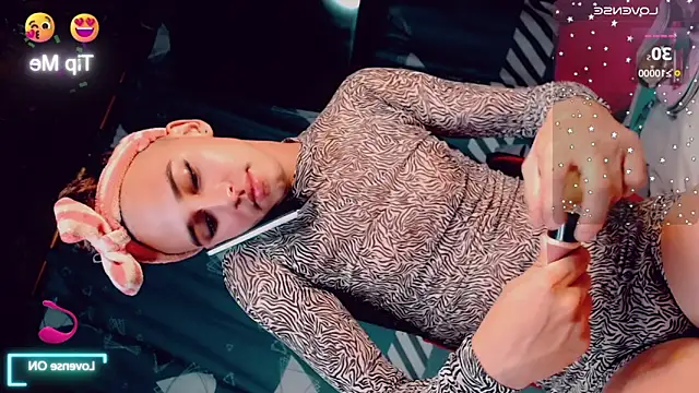 Snapshot of CharlotteBigCock chatting on September 26, 2025, 2:24 pm CharlotteBigCock online show from September 26, 2025, 2:24 pm