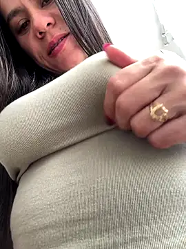 Snapshot of Reggie-Liam chatting on October 30, 2025, 7:00 pm Reggie-Liam online show from October 30, 2025, 7:00 pm