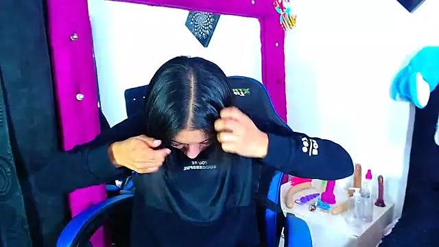 Jenng18 online show from April 11, 2026, 6:54 am