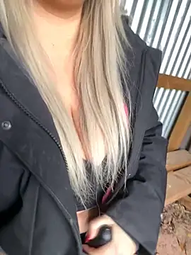 Bustyblondebabe32 online show from October 30, 2025, 11:41 am