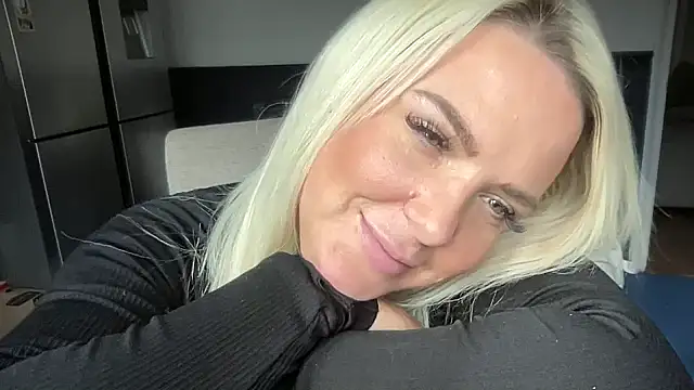 Bustyblondebabe32 online show from September 17, 2025, 10:39 am