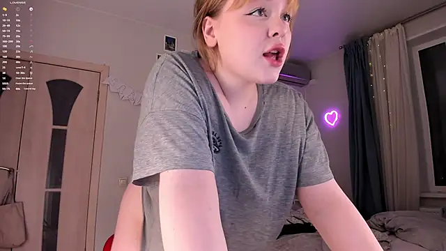 LisaLaas online show from December 13, 2024, 1:55 pm