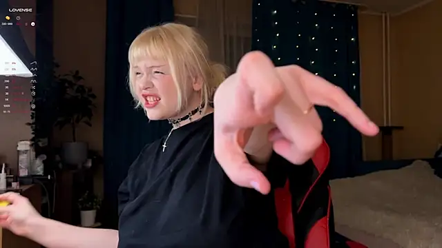 Snapshot of LisaLaas chatting on September 30, 2025, 8:48 pm LisaLaas online show from September 30, 2025, 8:48 pm