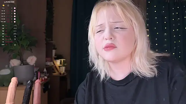 LisaLaas online show from January 13, 2026, 1:48 pm