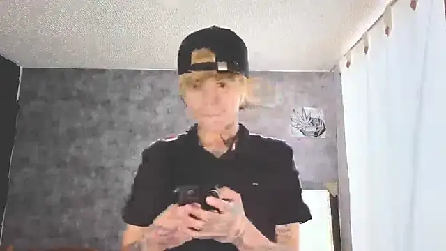 AcidMilo online show from October 10, 2025, 7:25 pm