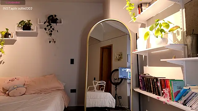 Snapshot of Nikol-JE chatting on September 26, 2025, 10:05 pm Nikol-JE online show from September 26, 2025, 10:05 pm