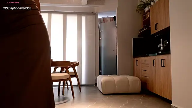 Snapshot of Nikol-JE chatting on September 29, 2025, 9:09 pm Nikol-JE online show from September 29, 2025, 9:09 pm