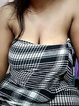 Snapshot of Nia__09 chatting on February 18, 2025, 10:25 pm Nia 09 online show from February 18, 2025, 10:25 pm