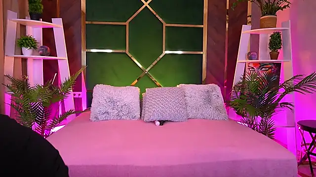 Snapshot of LittleeCutee chatting on September 27, 2025, 7:03 am LittleeCutee online show from September 27, 2025, 7:03 am