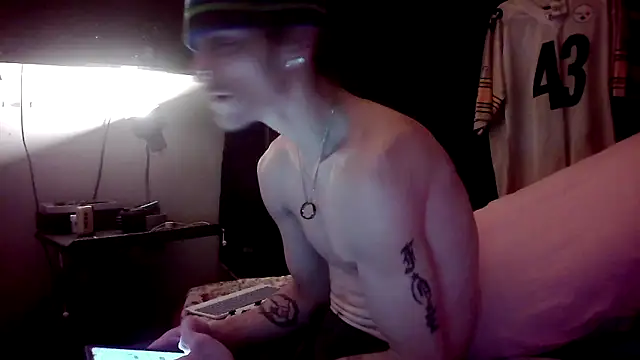 Snapshot of xxxTony999 chatting on December 7, 2024, 8:33 pm xxxTony999 online show from December 7, 2024, 8:33 pm
