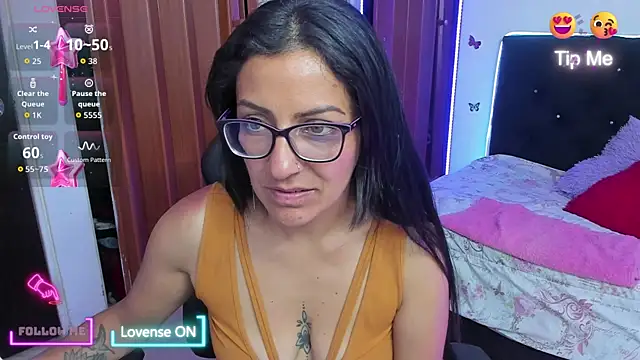 Snapshot of alma_blue chatting on September 26, 2025, 8:49 pm alma blue online show from September 26, 2025, 8:49 pm