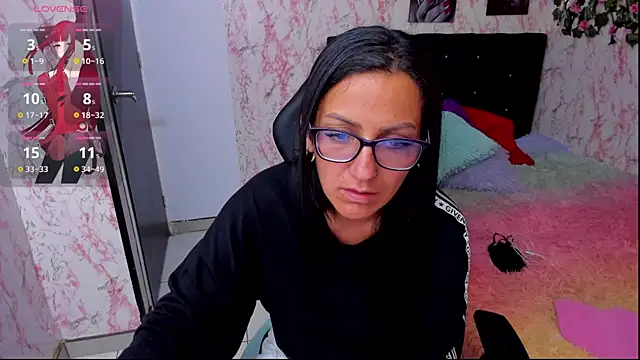 Snapshot of alma_blue chatting on February 8, 2025, 8:53 pm alma blue online show from February 8, 2025, 8:53 pm