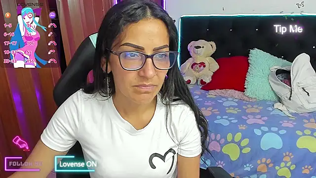 Snapshot of alma_blue chatting on October 17, 2025, 10:11 pm alma blue online show from October 17, 2025, 10:11 pm