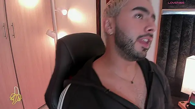 Snapshot of ItsMeEros chatting on September 22, 2025, 10:05 pm ItsMeEros online show from September 22, 2025, 10:05 pm