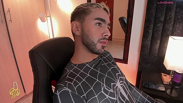 Snapshot of ItsMeEros chatting on October 11, 2025, 9:38 pm ItsMeEros online show from October 11, 2025, 9:38 pm