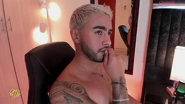 Snapshot of ItsMeEros chatting on September 17, 2025, 10:45 pm ItsMeEros online show from September 17, 2025, 10:45 pm