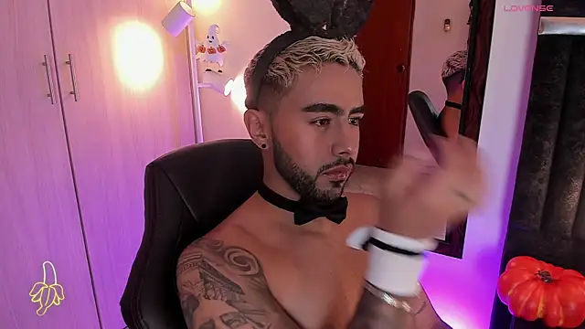 Snapshot of ItsMeEros chatting on October 1, 2025, 9:40 pm ItsMeEros online show from October 1, 2025, 9:40 pm