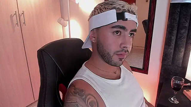 Snapshot of ItsMeEros chatting on September 24, 2025, 11:43 pm ItsMeEros online show from September 24, 2025, 11:43 pm