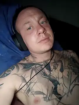 Snapshot of Arturikk1 chatting on October 20, 2025, 8:53 pm Arturikk1 online show from October 20, 2025, 8:53 pm