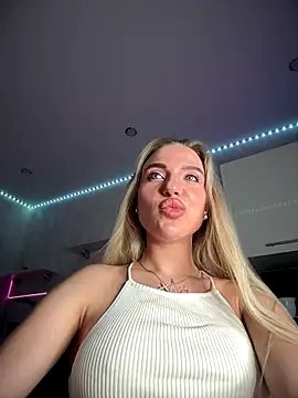 Snapshot of pinkstar_ chatting on October 18, 2025, 6:21 pm pinkstar online show from October 18, 2025, 6:21 pm