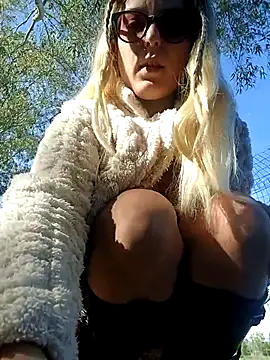 dolcehelena993 online show from November 20, 2025, 11:00 am