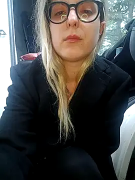 dolcehelena993 online show from March 6, 2026, 4:02 pm