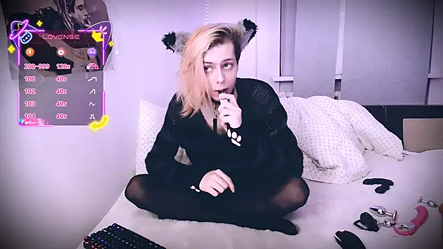 Littlepinkcat online show from December 5, 2025, 8:39 pm