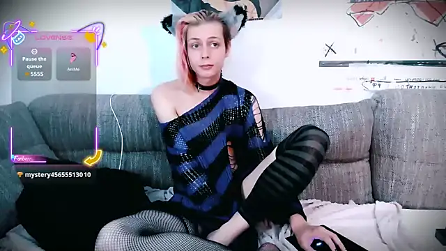 Snapshot of Littlepinkcat chatting on October 16, 2025, 6:21 am Littlepinkcat online show from October 16, 2025, 6:21 am