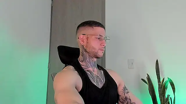  jamesleandros1 online show from February 11, 2026, 3:06 am