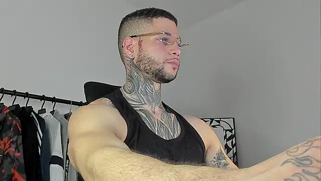  jamesleandros1 online show from November 4, 2025, 8:56 pm