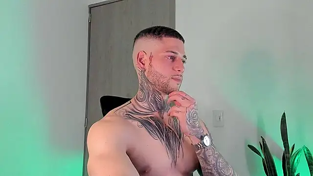  jamesleandros1 online show from February 3, 2026, 2:53 am